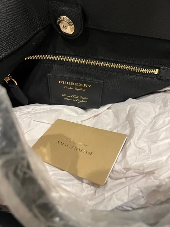 Burberry Black Leather Shoulder Bag with Beige Check Panels - Picture 5 of 15